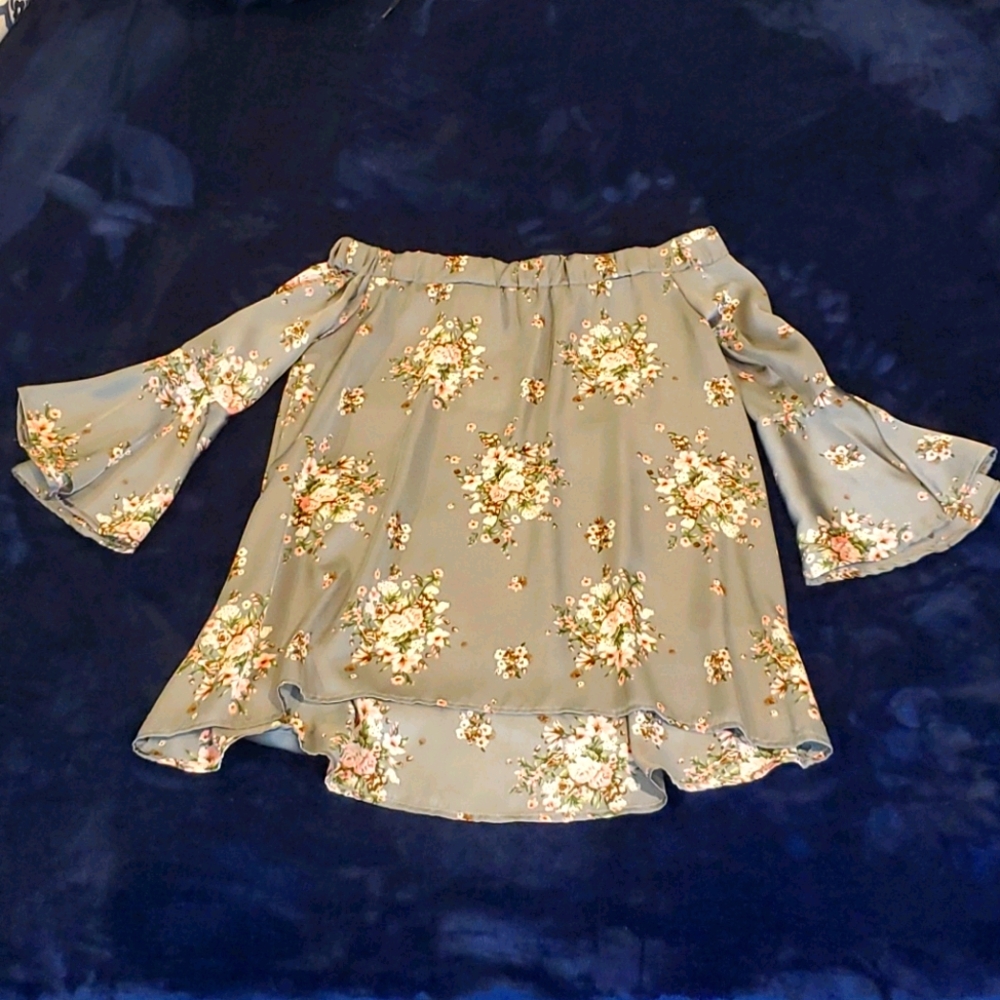 NWT off the shoulder floral blouse